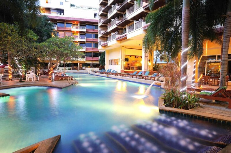 Гостиница B Buri Hotel
