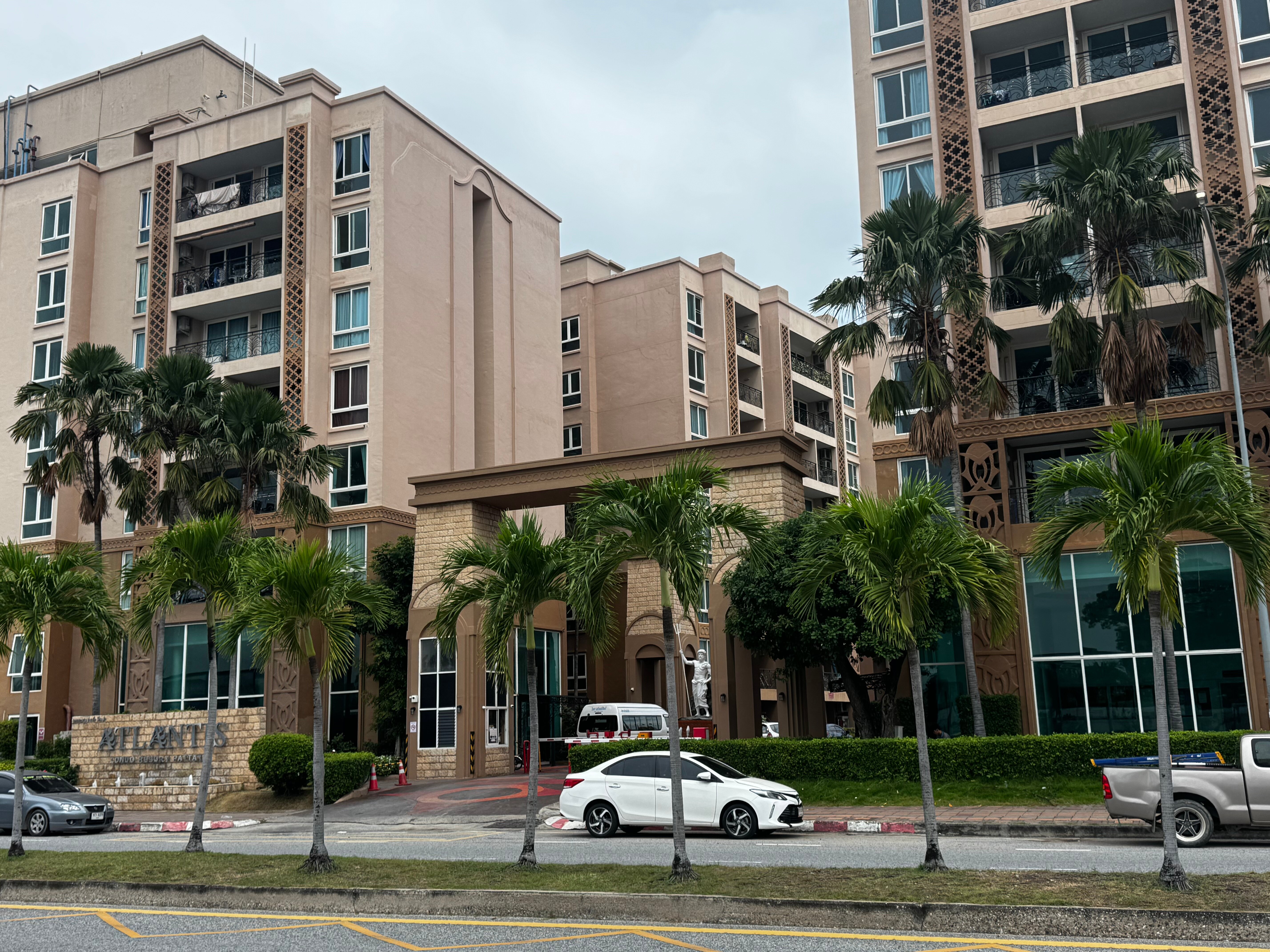 Фото Atlantis Condo Resort by Natnarin