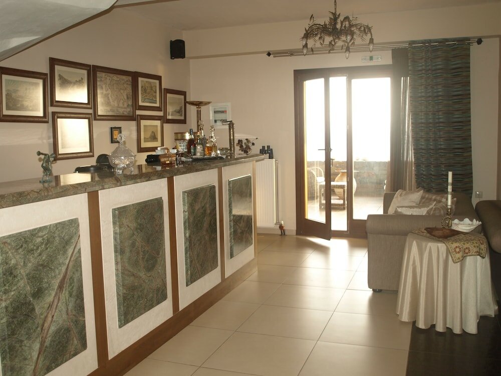 Фото Porto Mani Suites