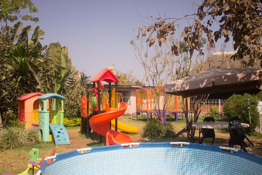 Фото Leget Lodges & Gardens