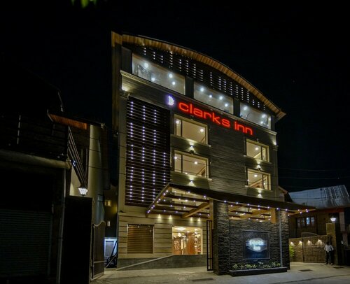 Внешний вид отеля Clarks Inn Srinagar в Сринагаре, фото 2