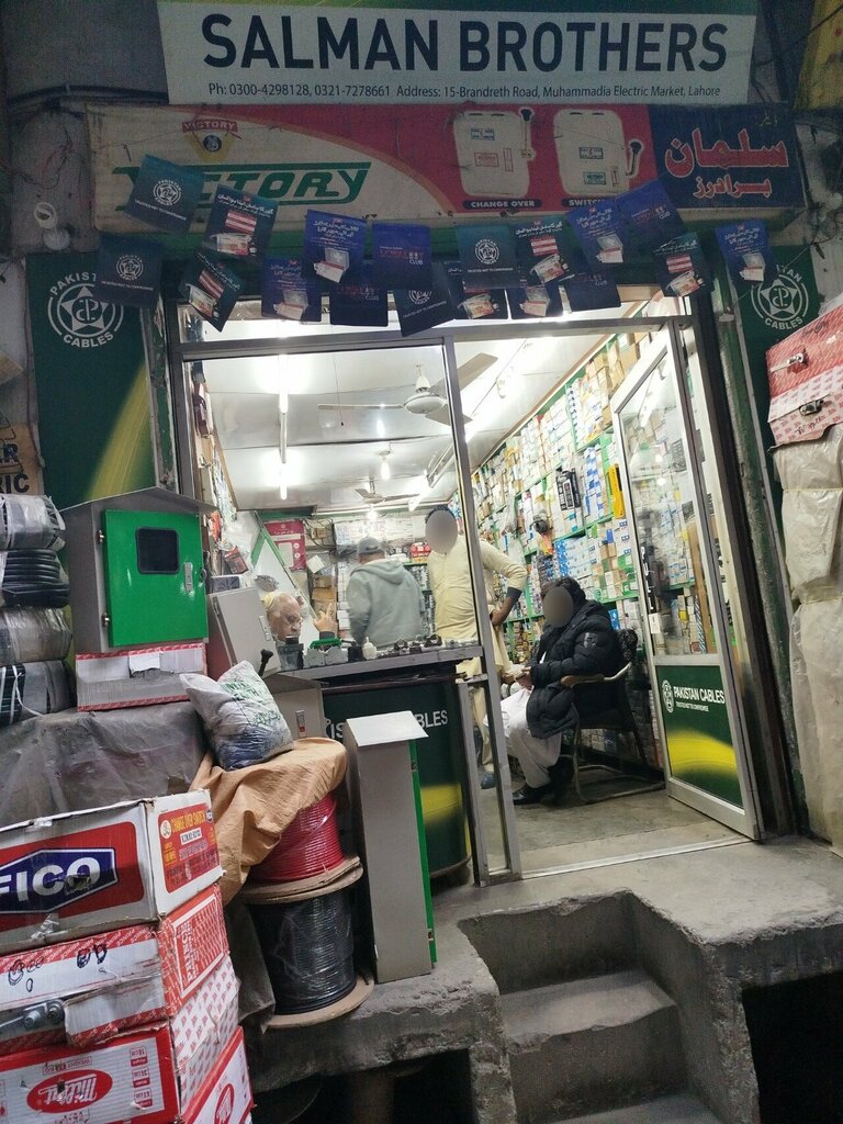 Hardware store Salman Brothers, Lahore, photo
