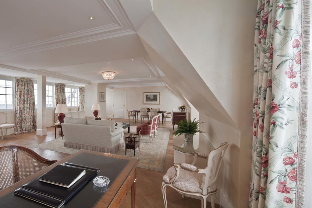 Фото Le Bristol Paris - an Oetker Collection Hotel