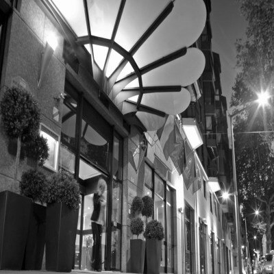 Фото Warwick Reine Astrid Lyon