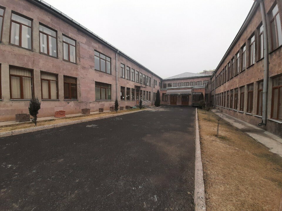 مدرسة Yerevan high school № 149 named after Vahagn Davtyan ، يريفان، صورة