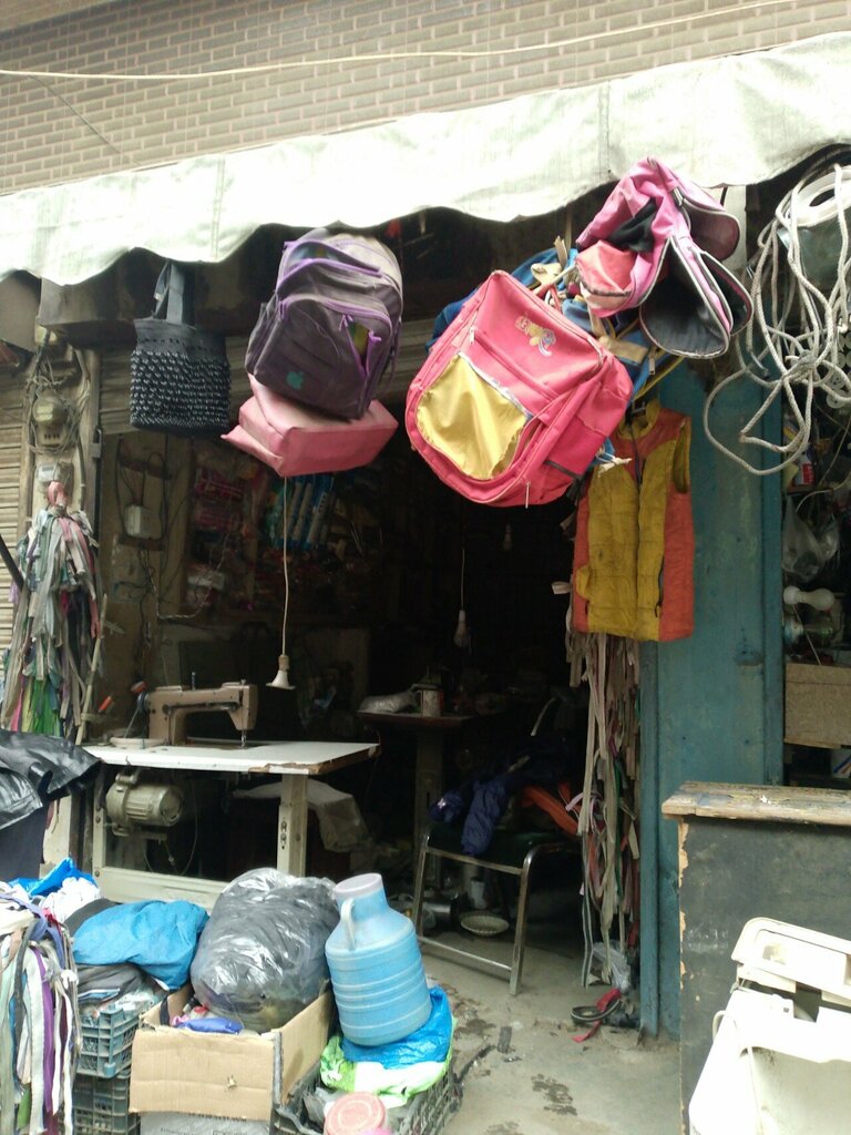 Tailor Tailor and bag shop, Lahore, photo