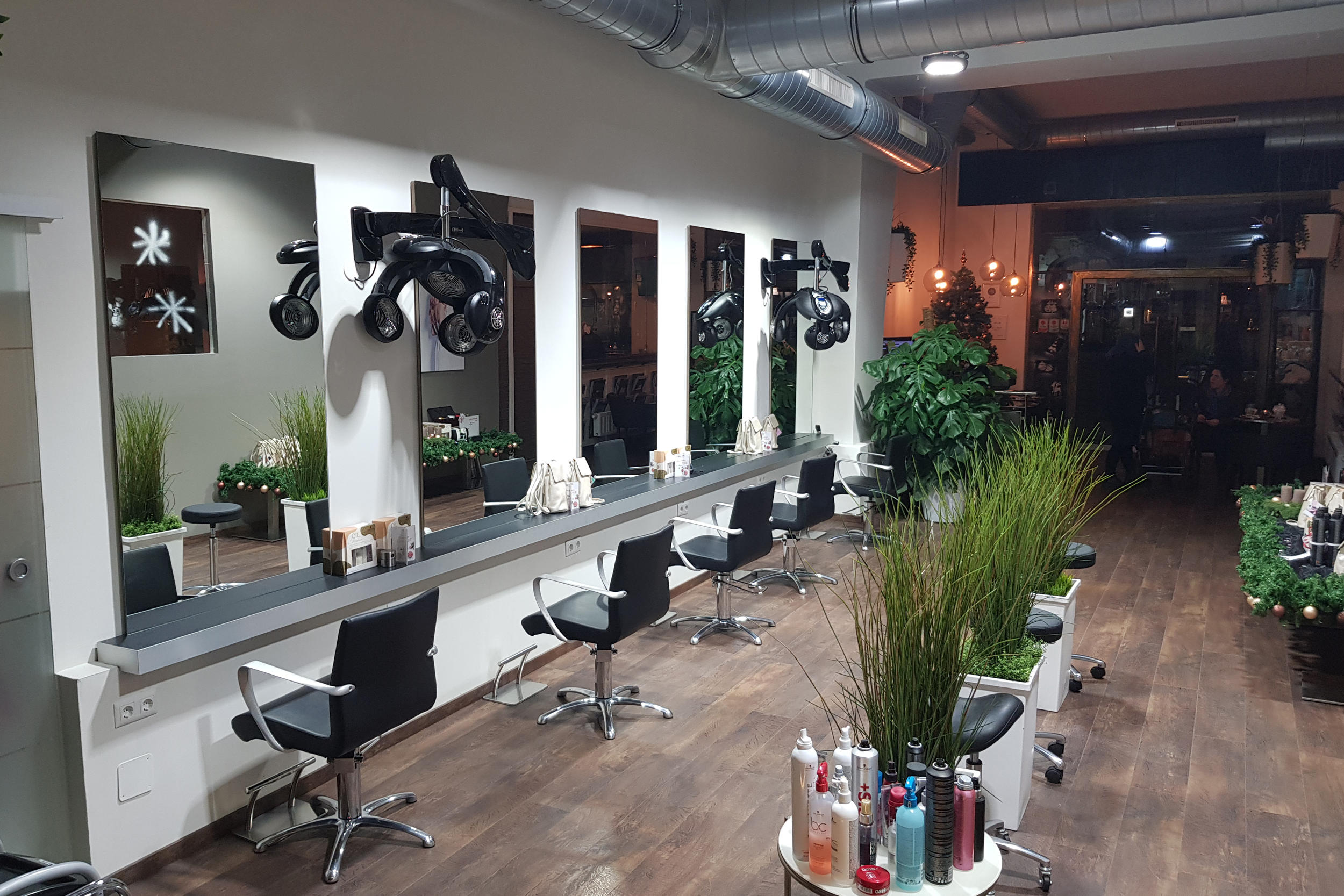 I. N. rothen Haarstudio & Kaffeebar