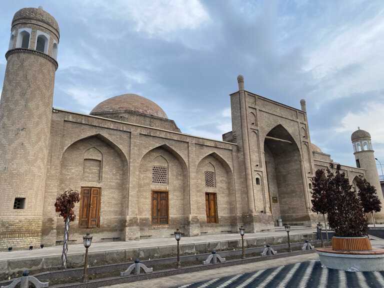 Yodgorlik Eron madrasasi, Samarqand, foto