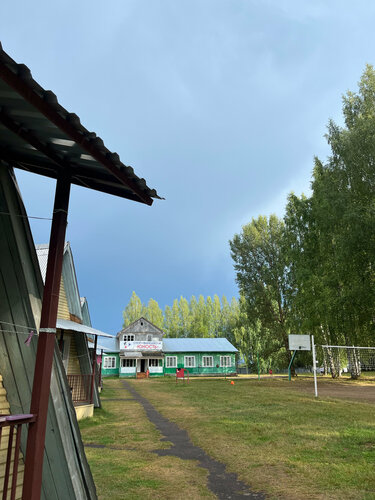 Yaz kampı Detsky ozdorovitelny lager Volna, Kirovskaya oblastı, foto