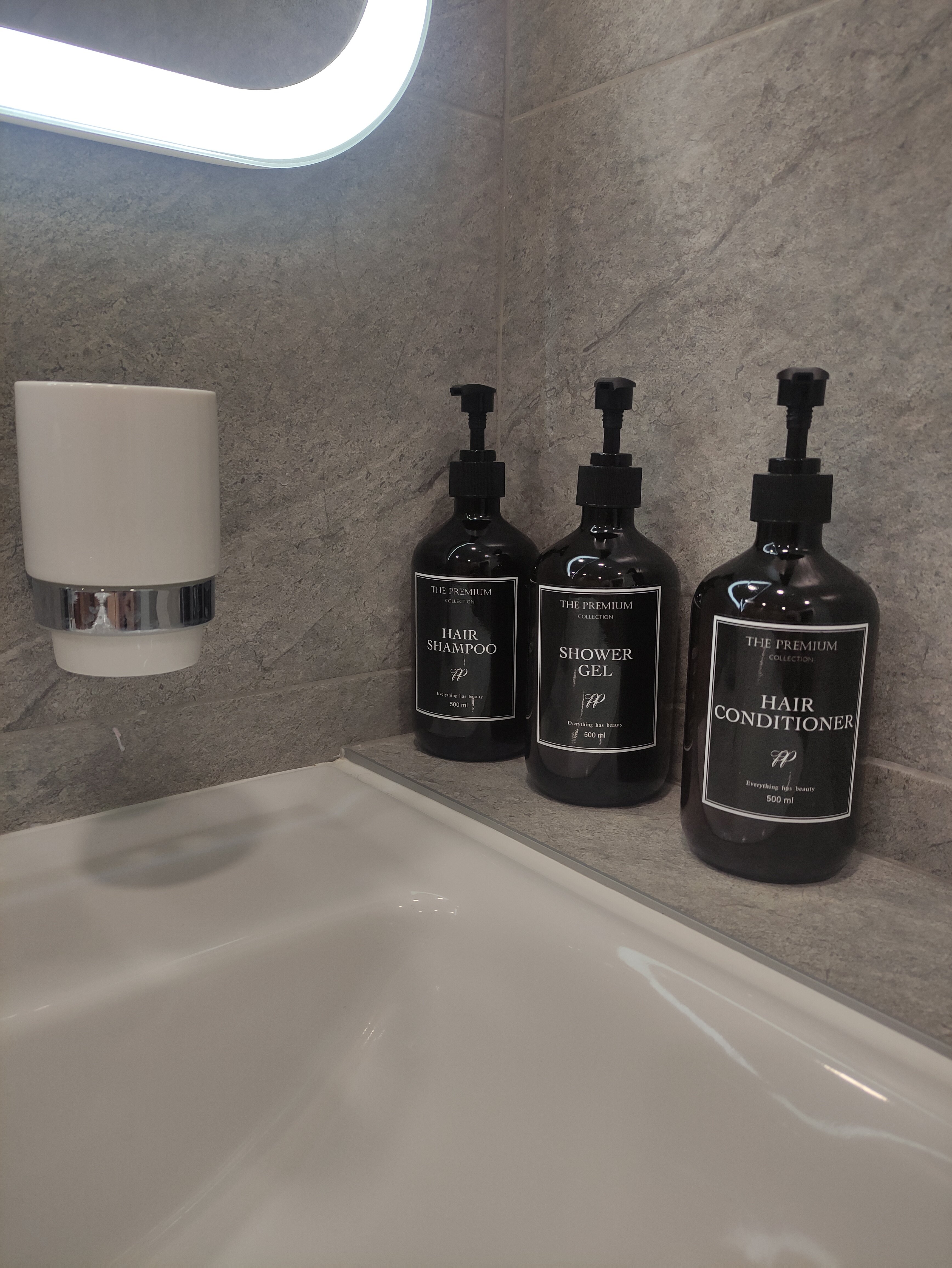 Фото Двухкомнатная квартира у площади