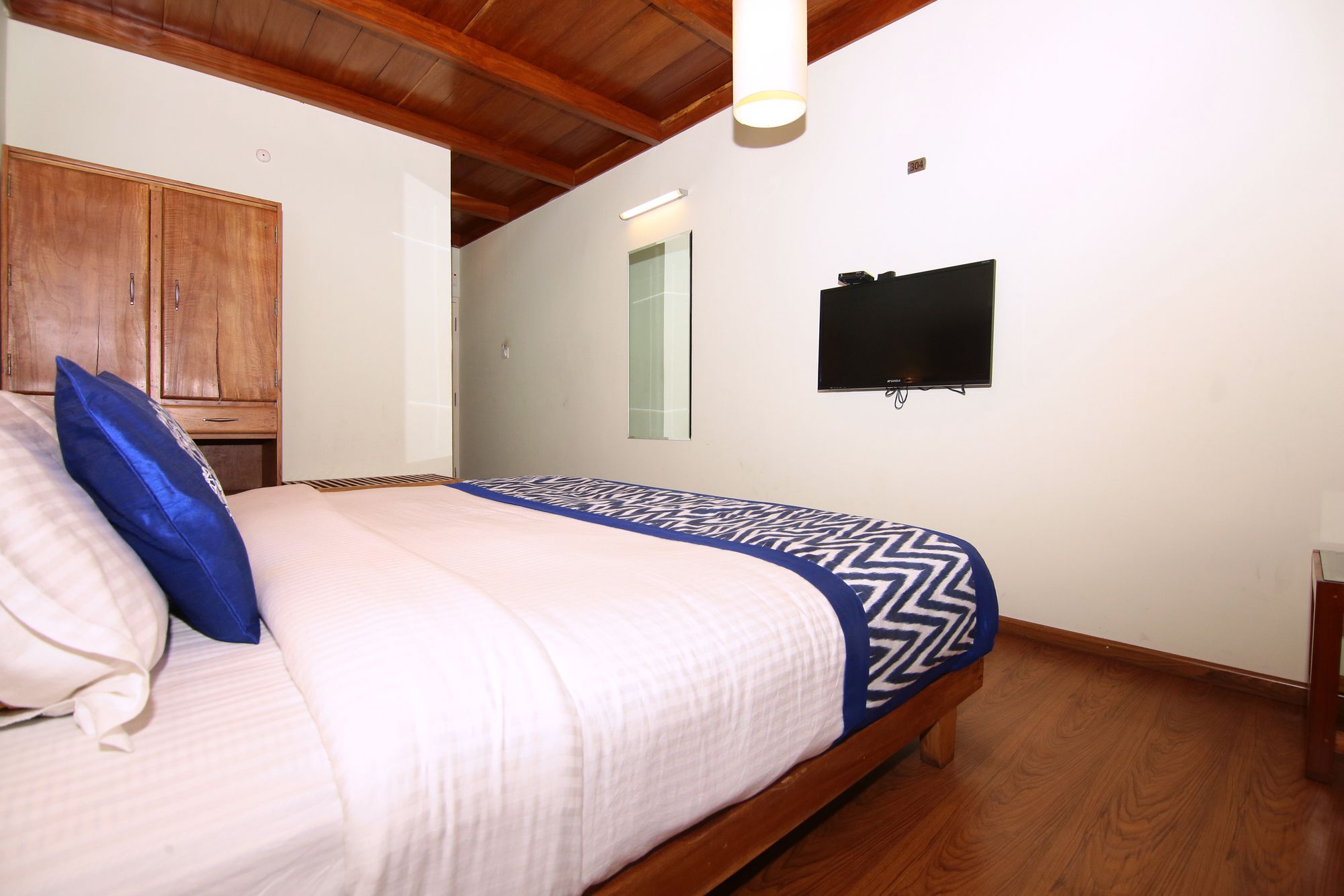 Фото Oyo 2158 Hotel Sn