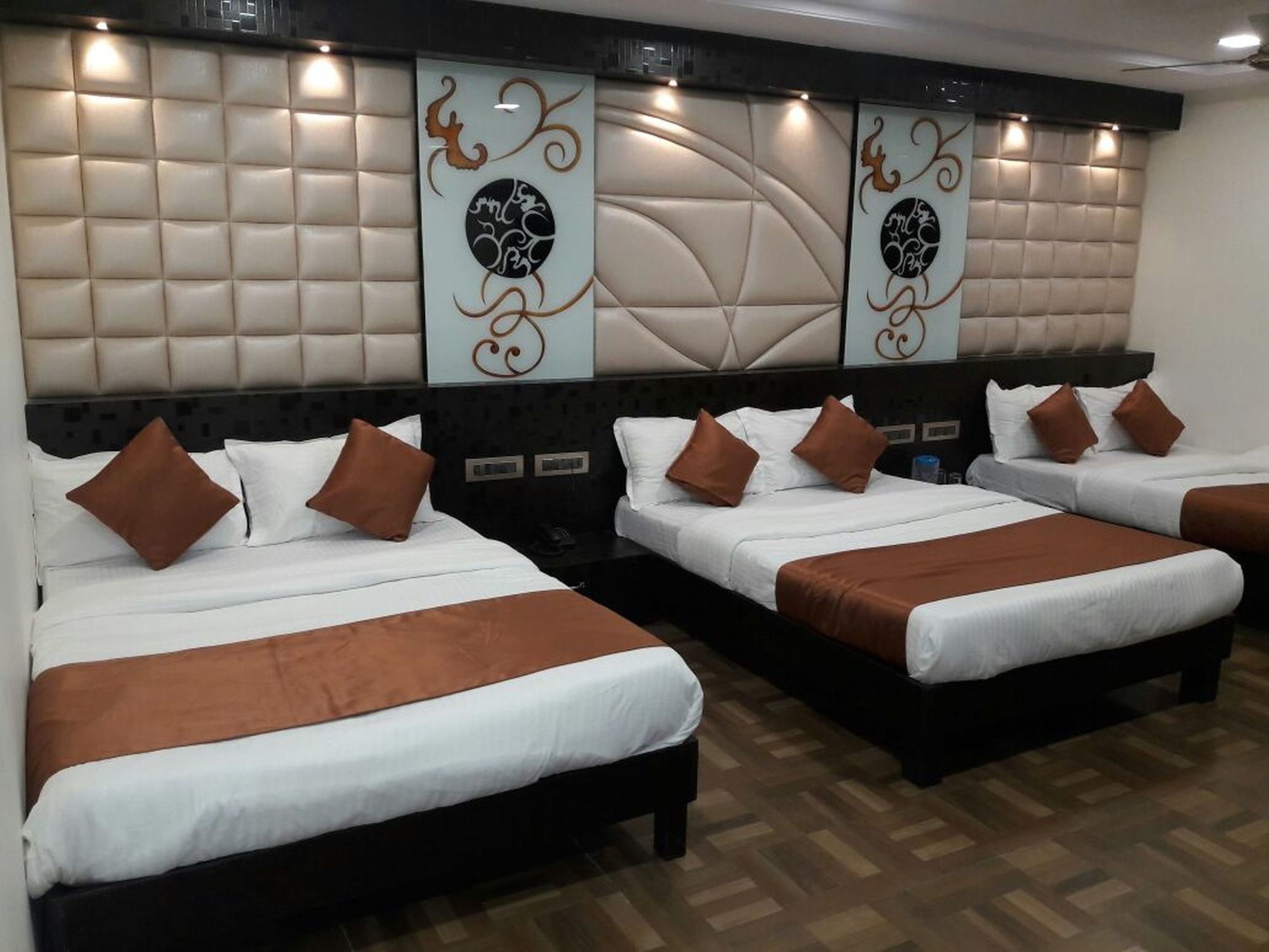 Фото Hotel Karishma