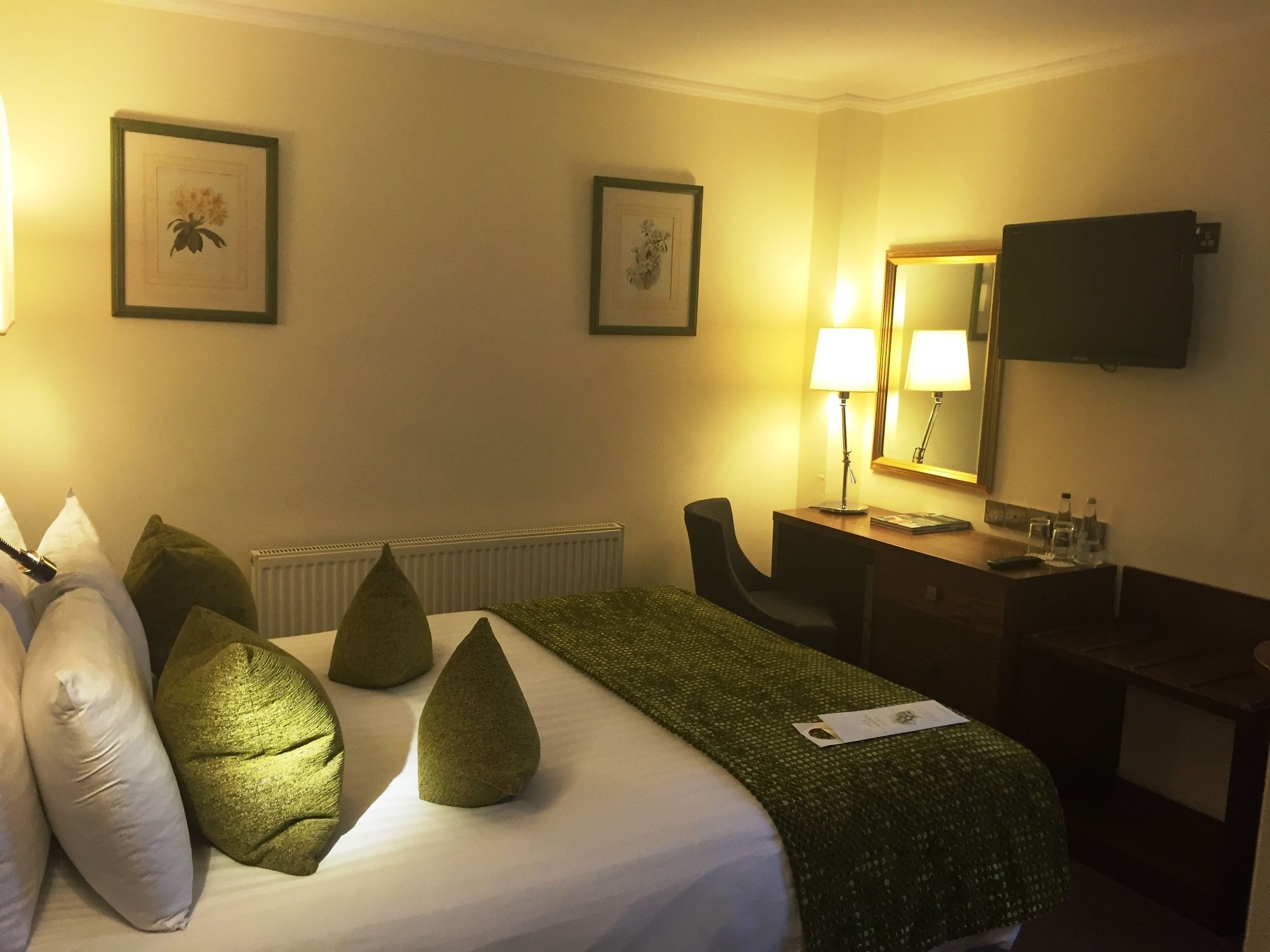 Фото Cotswold Lodge Hotel