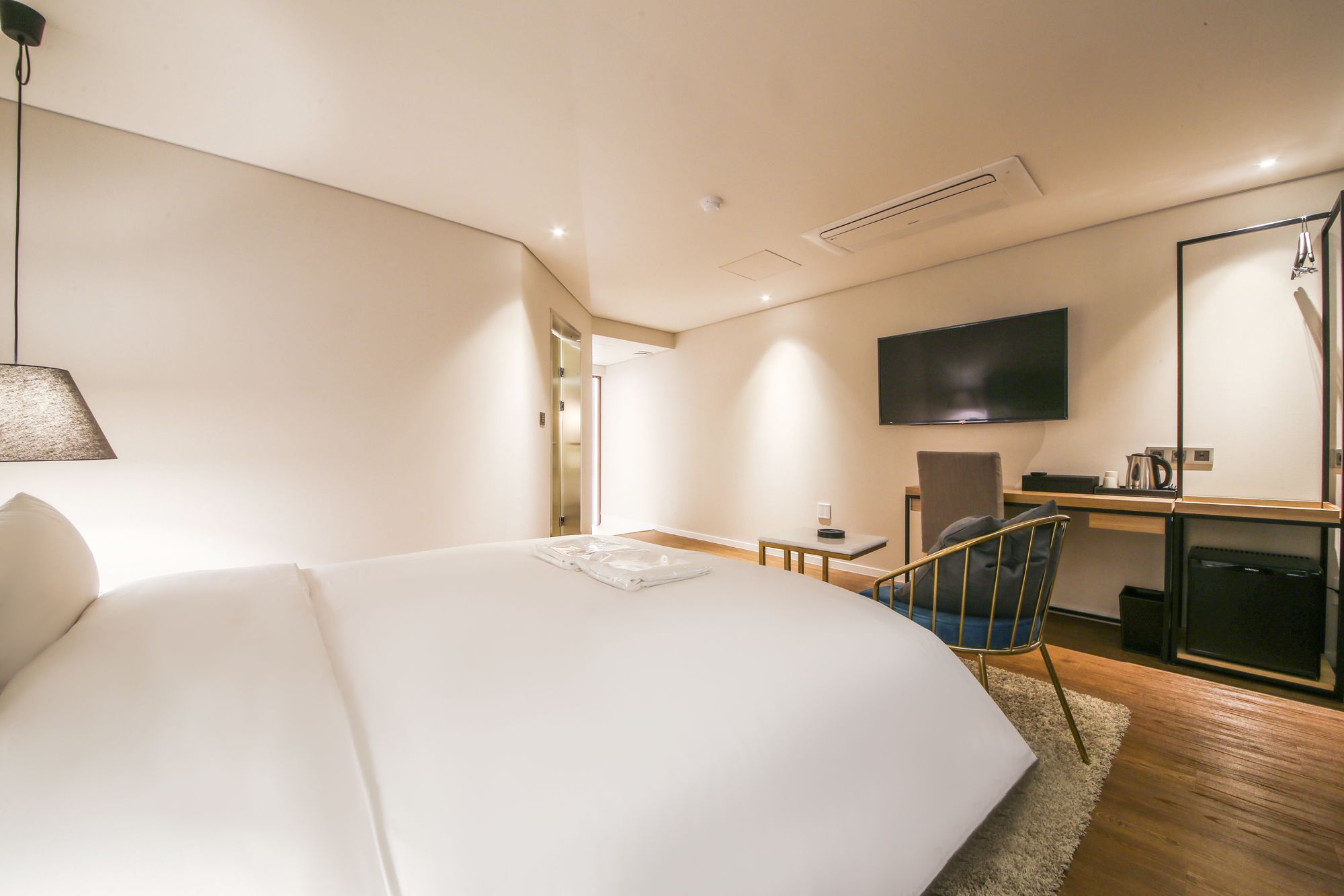 Фото Hotel Londoner Yongwon