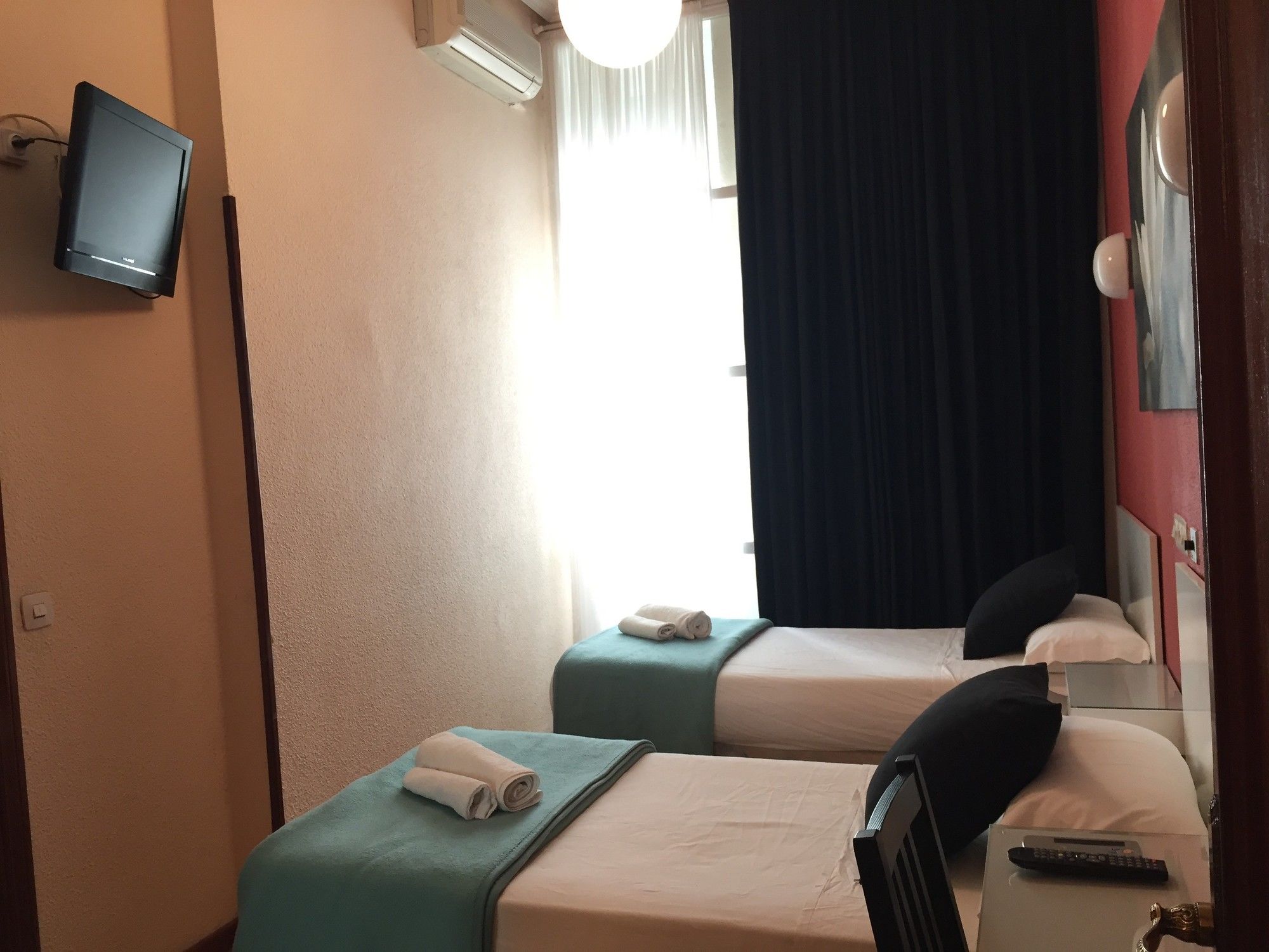 Фото Hostal Rias Bajas