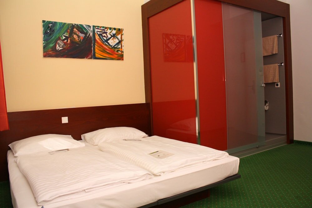 Фото Pension Stadthalle