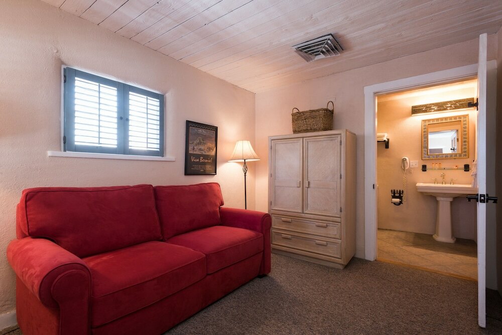 Фото The Historic Taos Inn