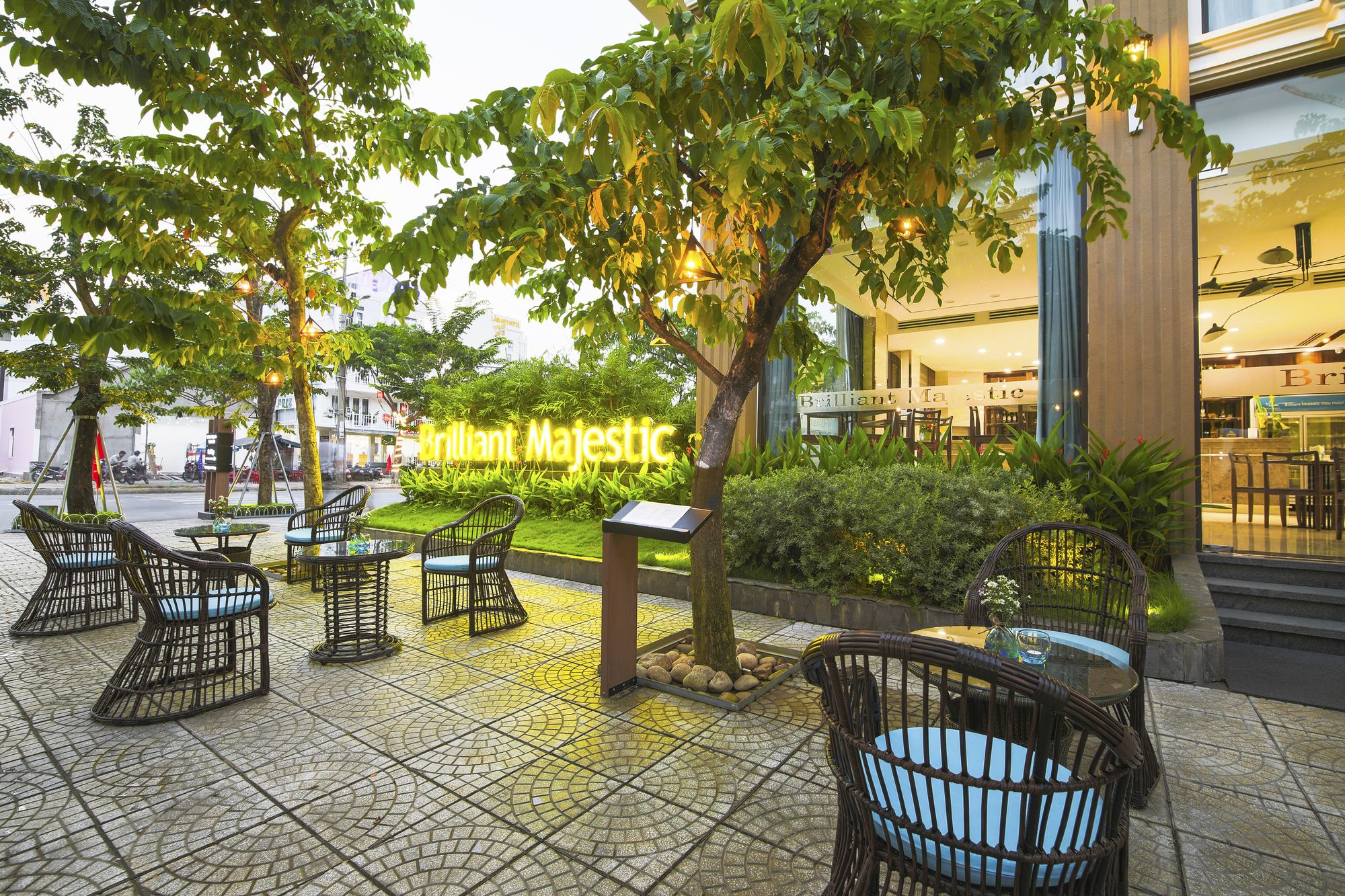 Фото Brilliant Majestic Hotel