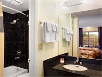 Фото Tampa Inn - Near Busch Gardens