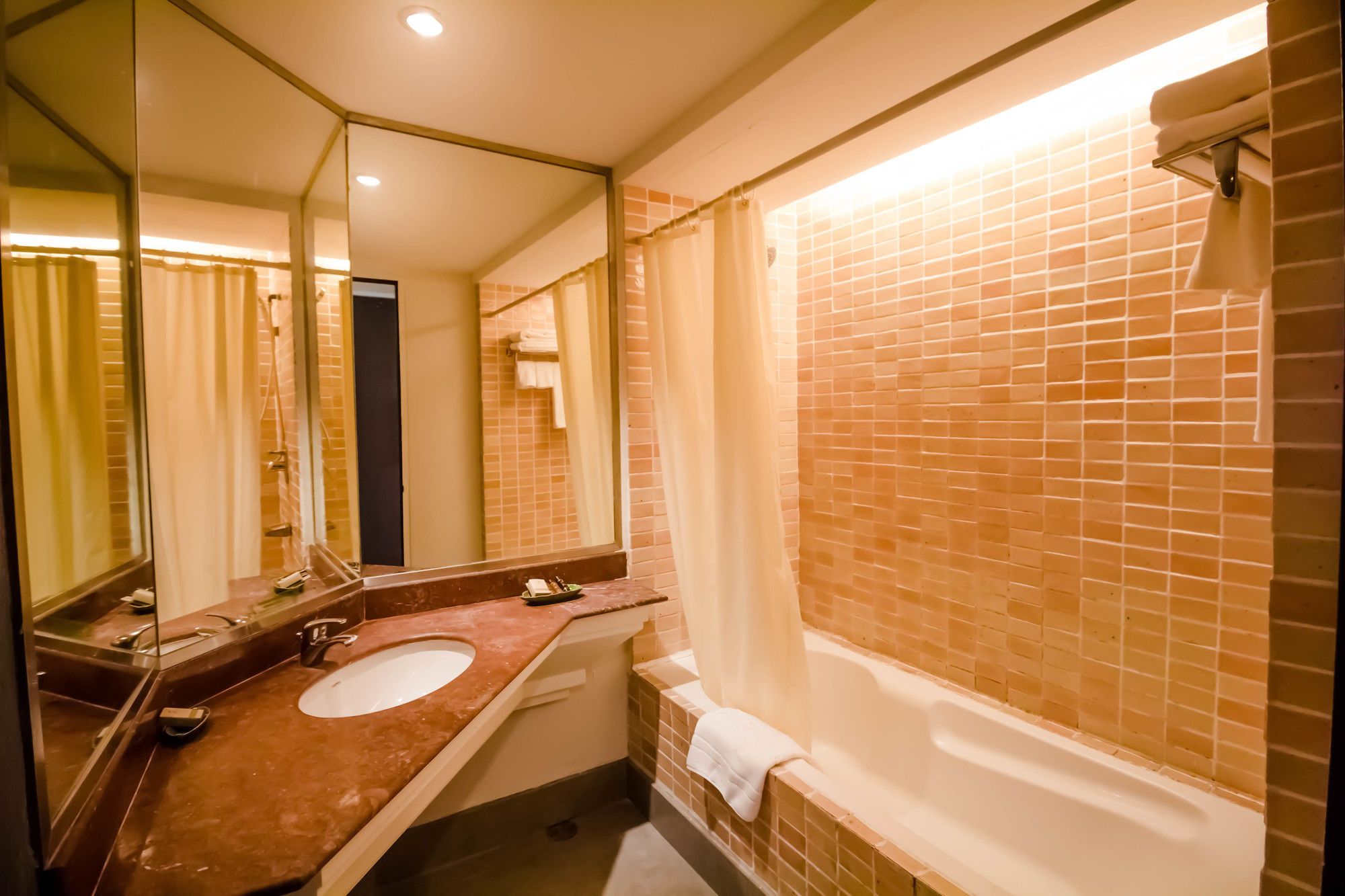 Фото Fortune Hotel Korat