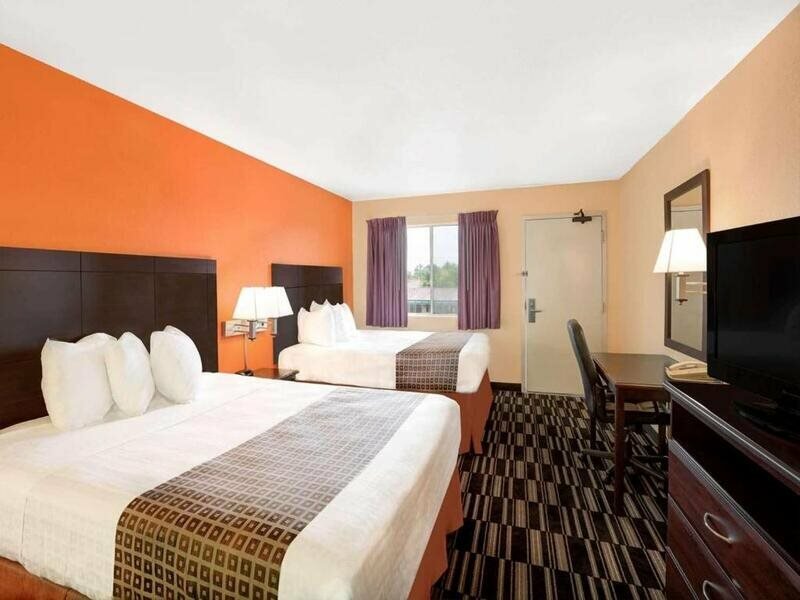 Фото Howard Johnson by Wyndham Modesto Ceres