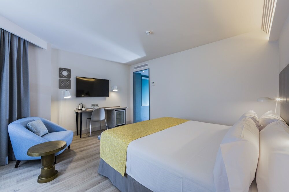 Фото Catalonia Granada Hotel