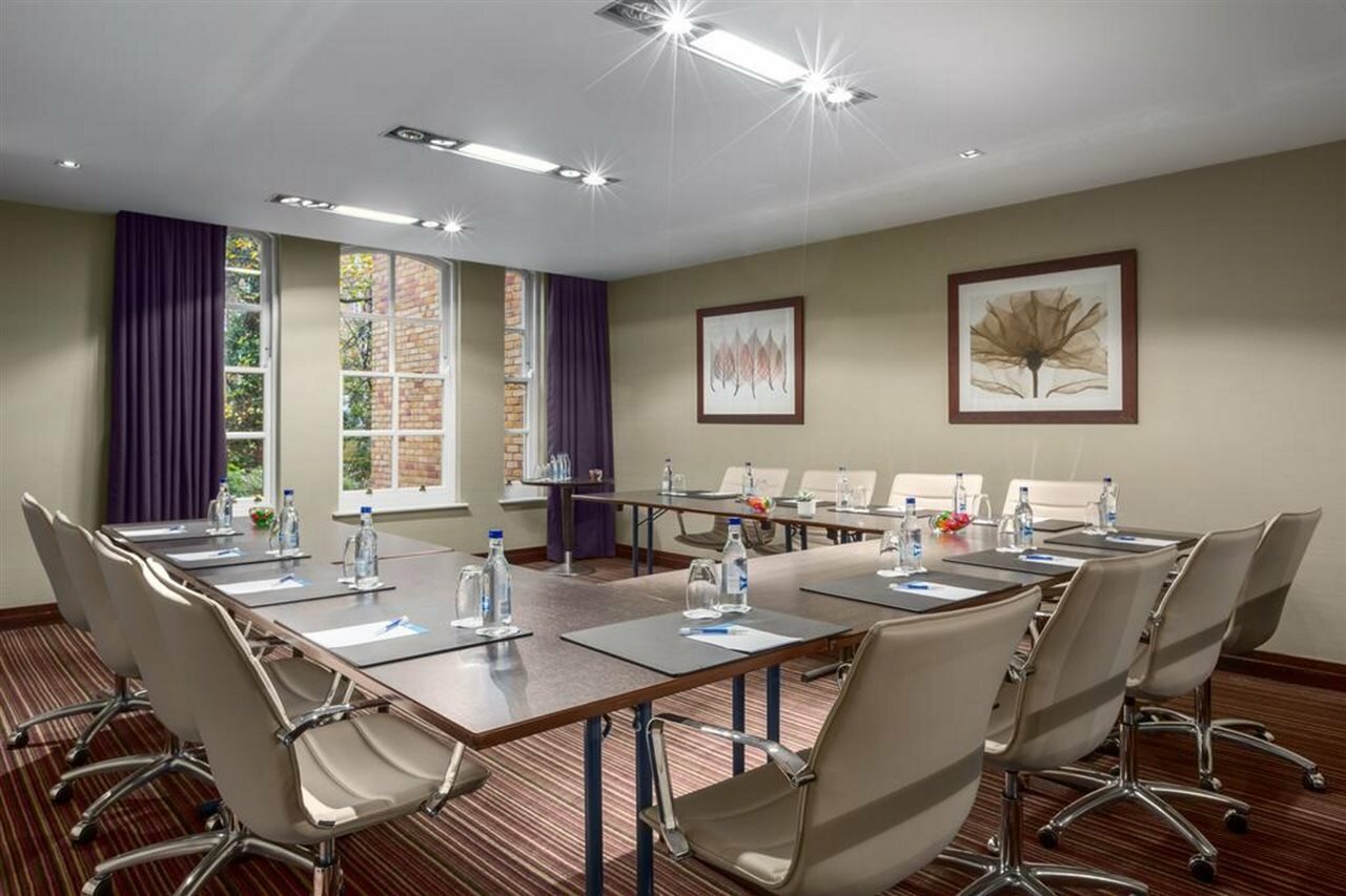 Фото Ember Locke Kensington