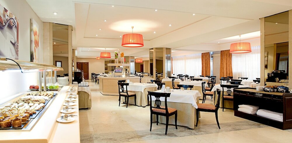 Фото Hesperia Sevilla