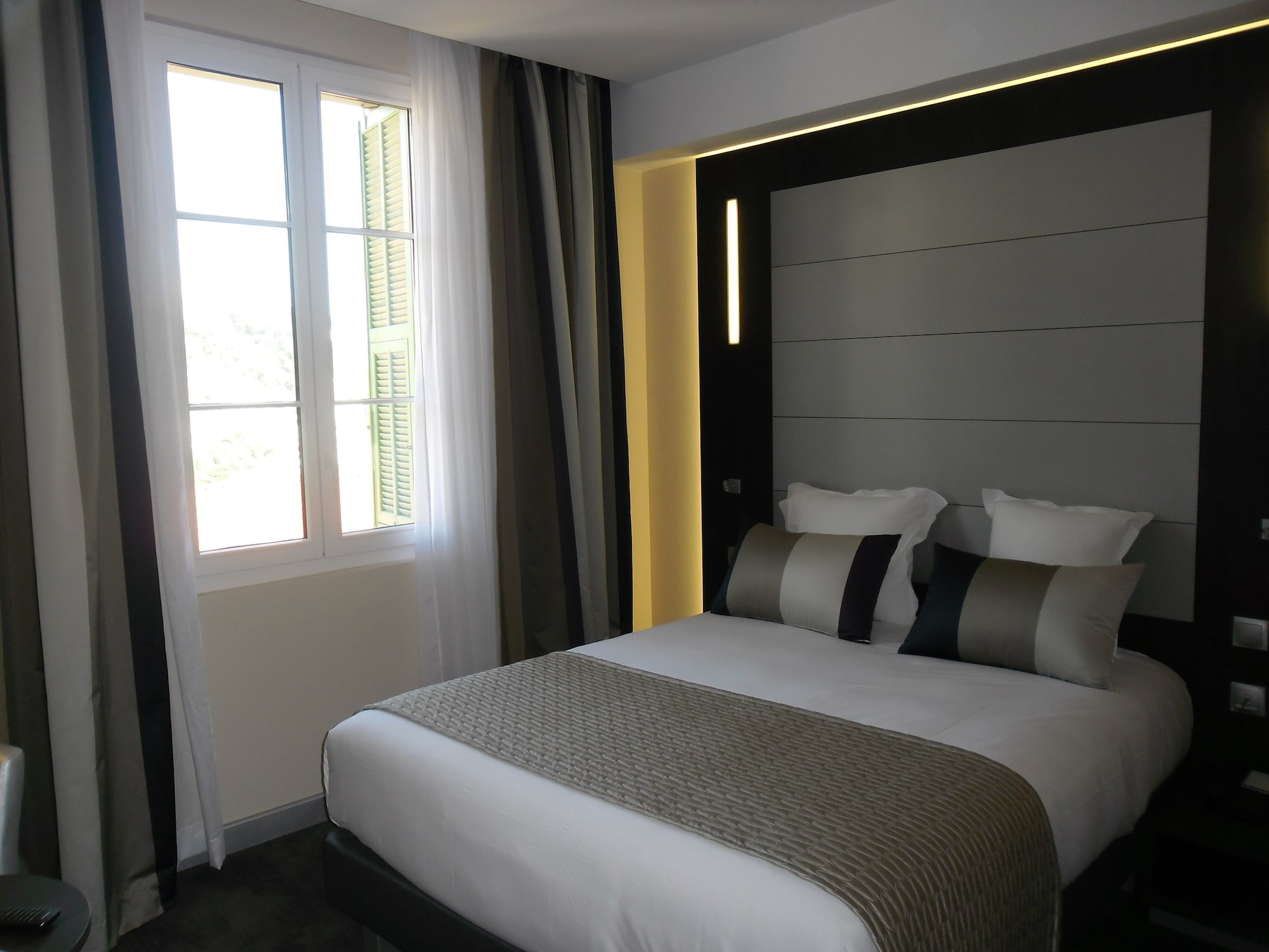 Фото Le Saint Paul Hotel