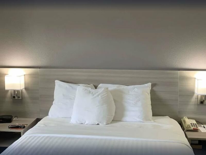 Фото Microtel Inn by Wyndham Charlotte Airport