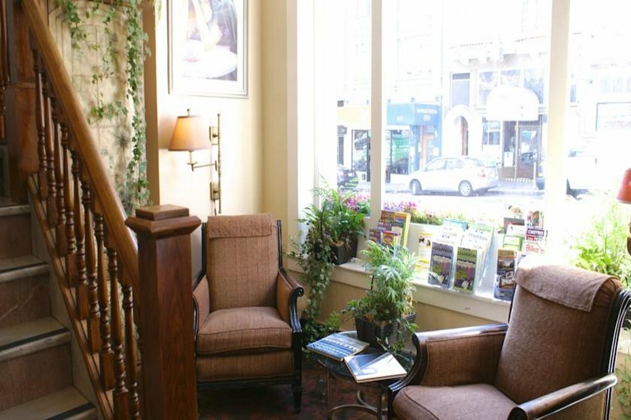 Фото The Andrews Hotel