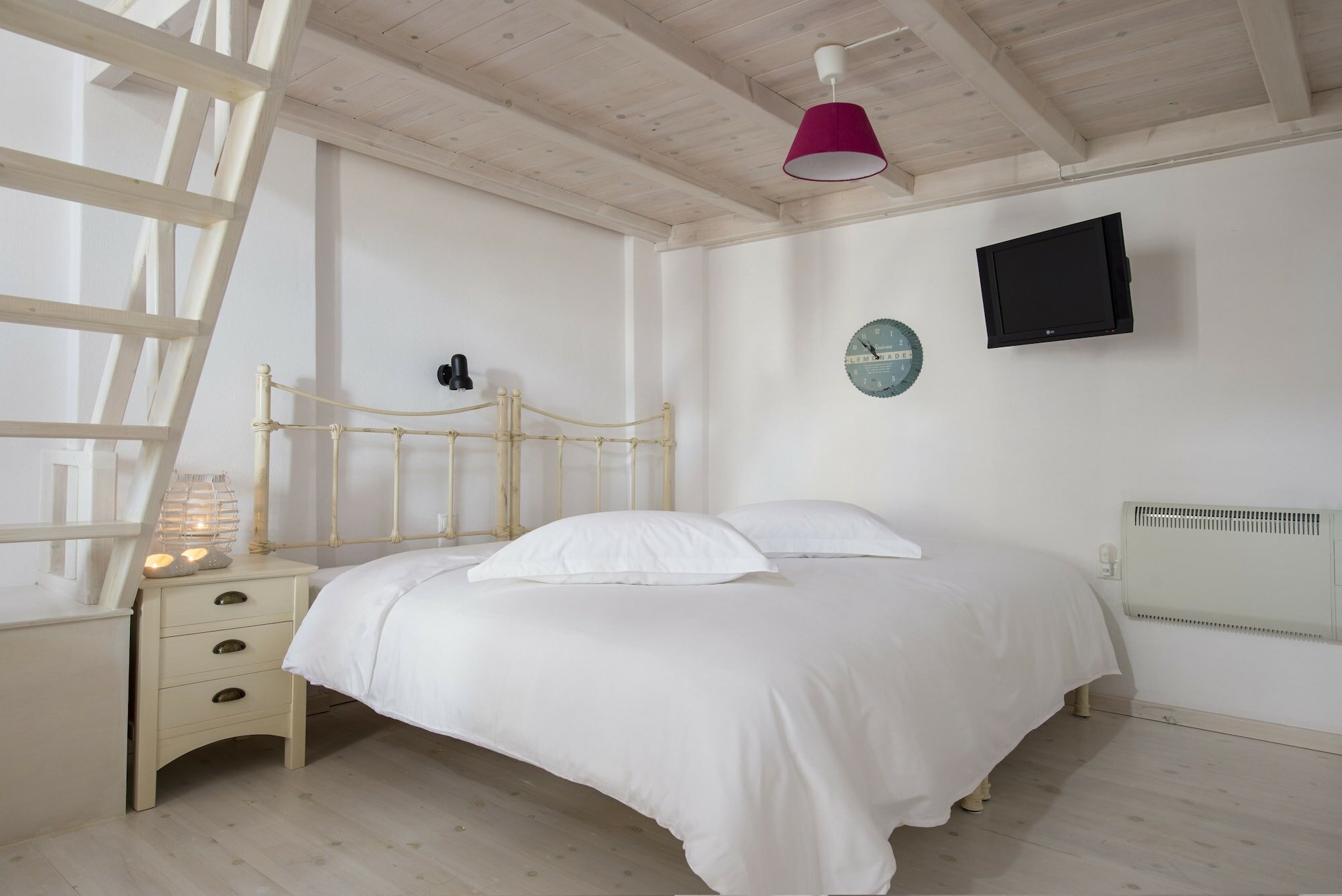 Фото Earino Suites & Villas
