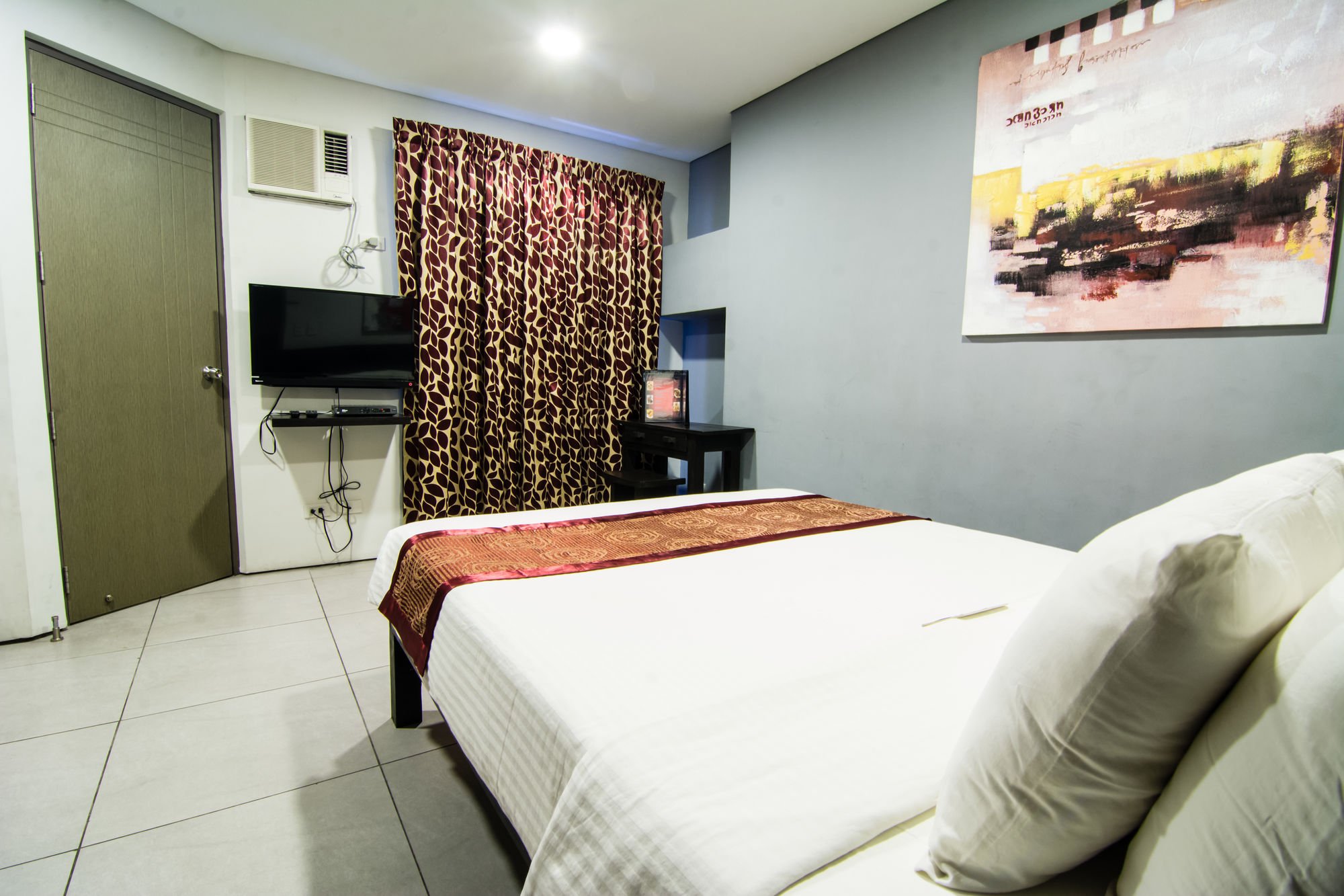 Фото Jade Hotel & Suites