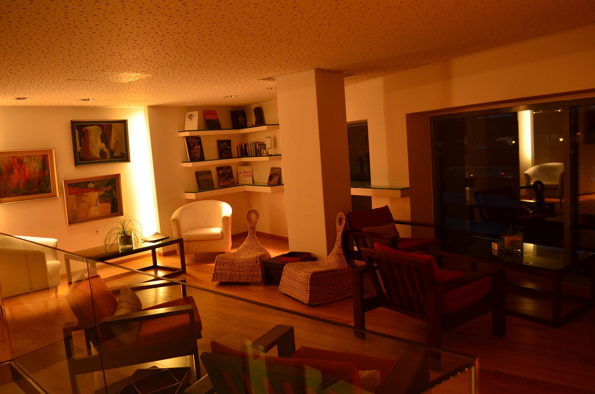 Фото Athinais Hotel