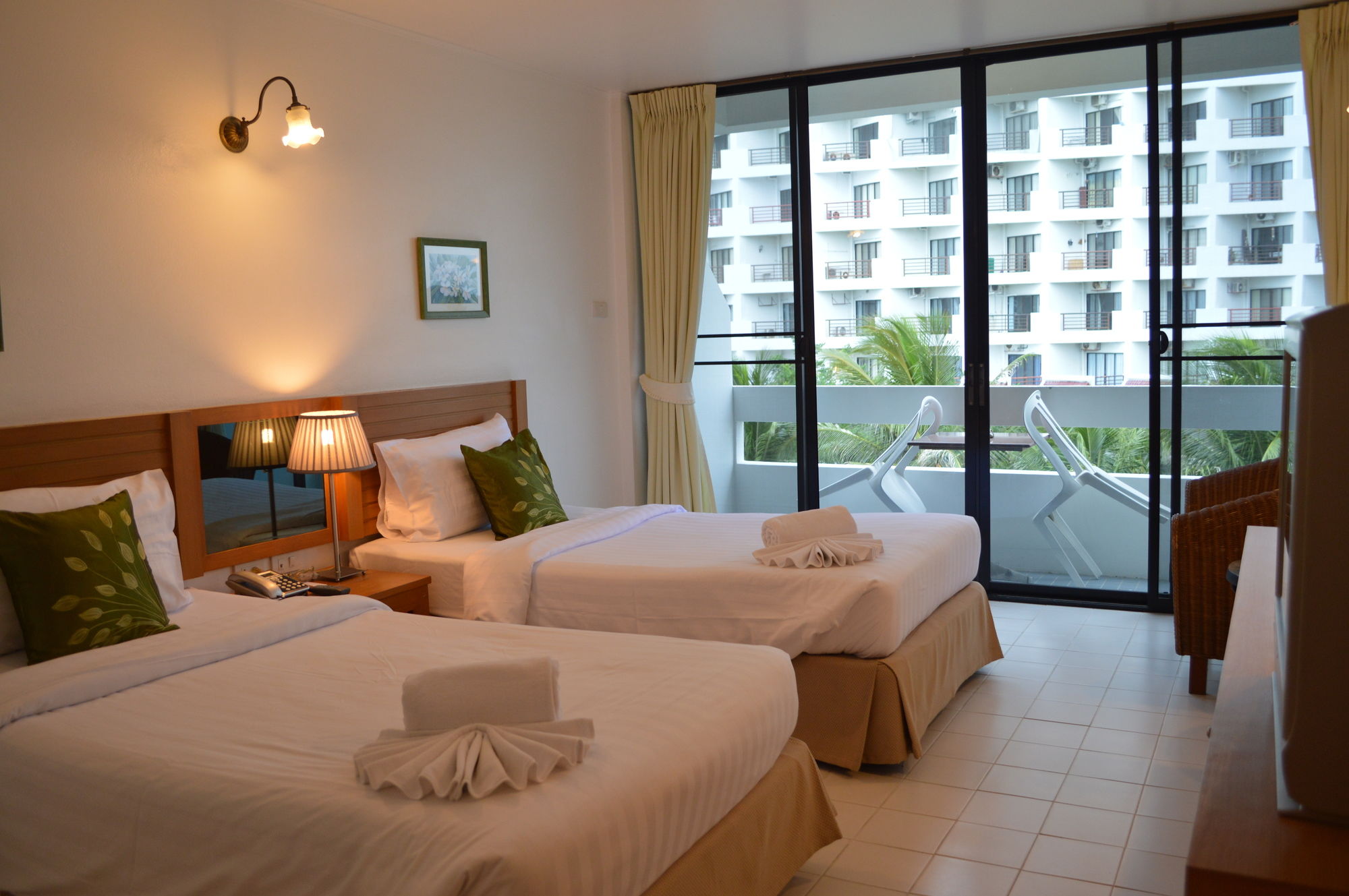 Фото Nern Chalet Beachfront Hotel