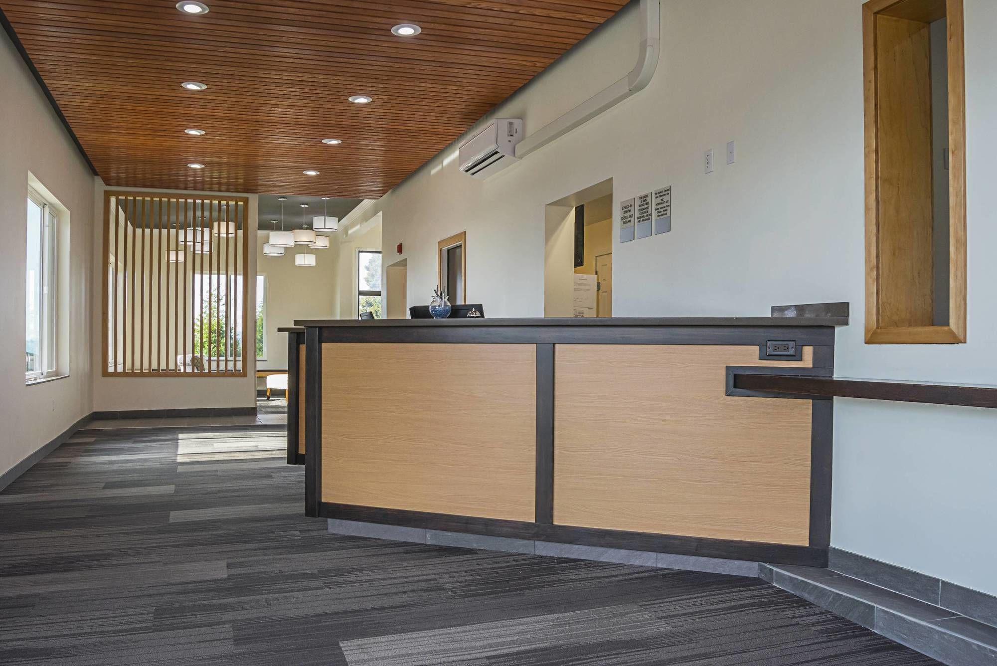 Фото Quality Inn & Suites Clackamas Portland