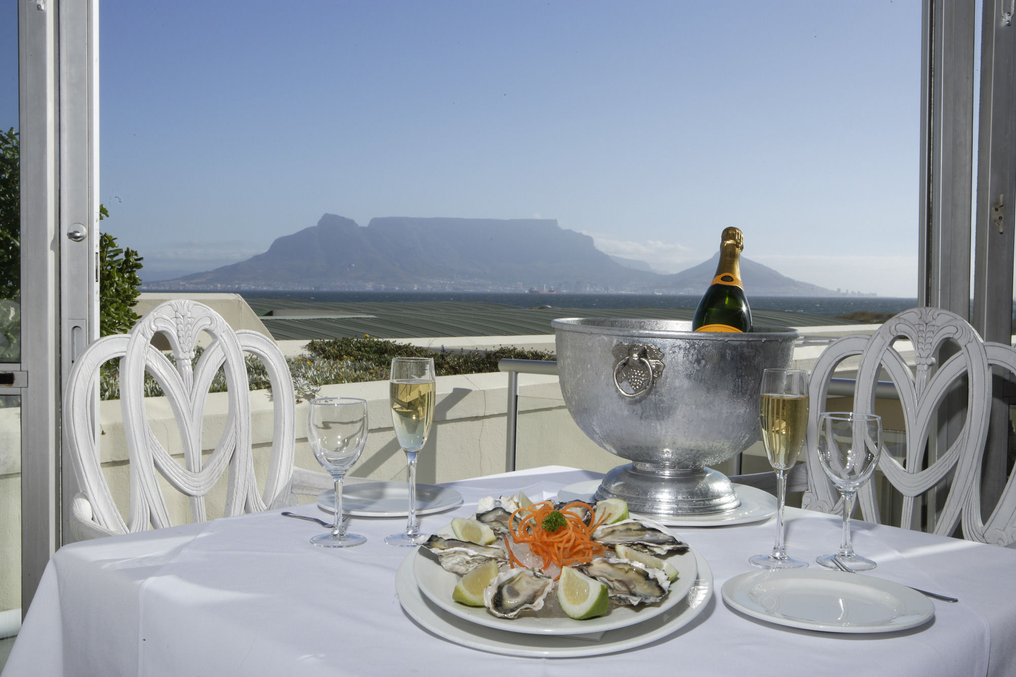 Фото Dolphin Beach Hotel