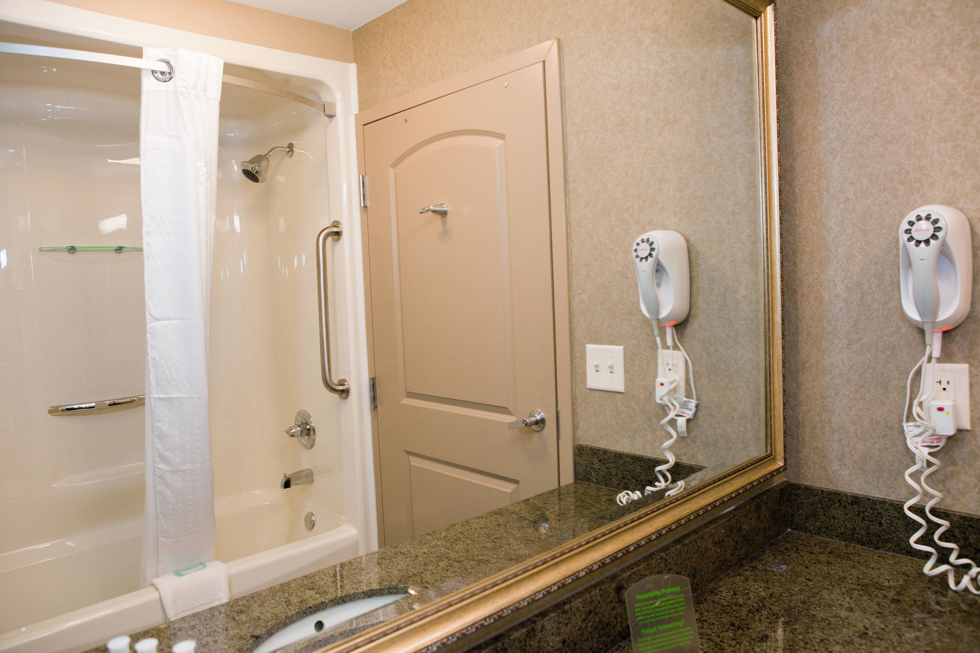 Фото Holiday Inn Express and Suites Springfield Medical District, an Ihg Hotel