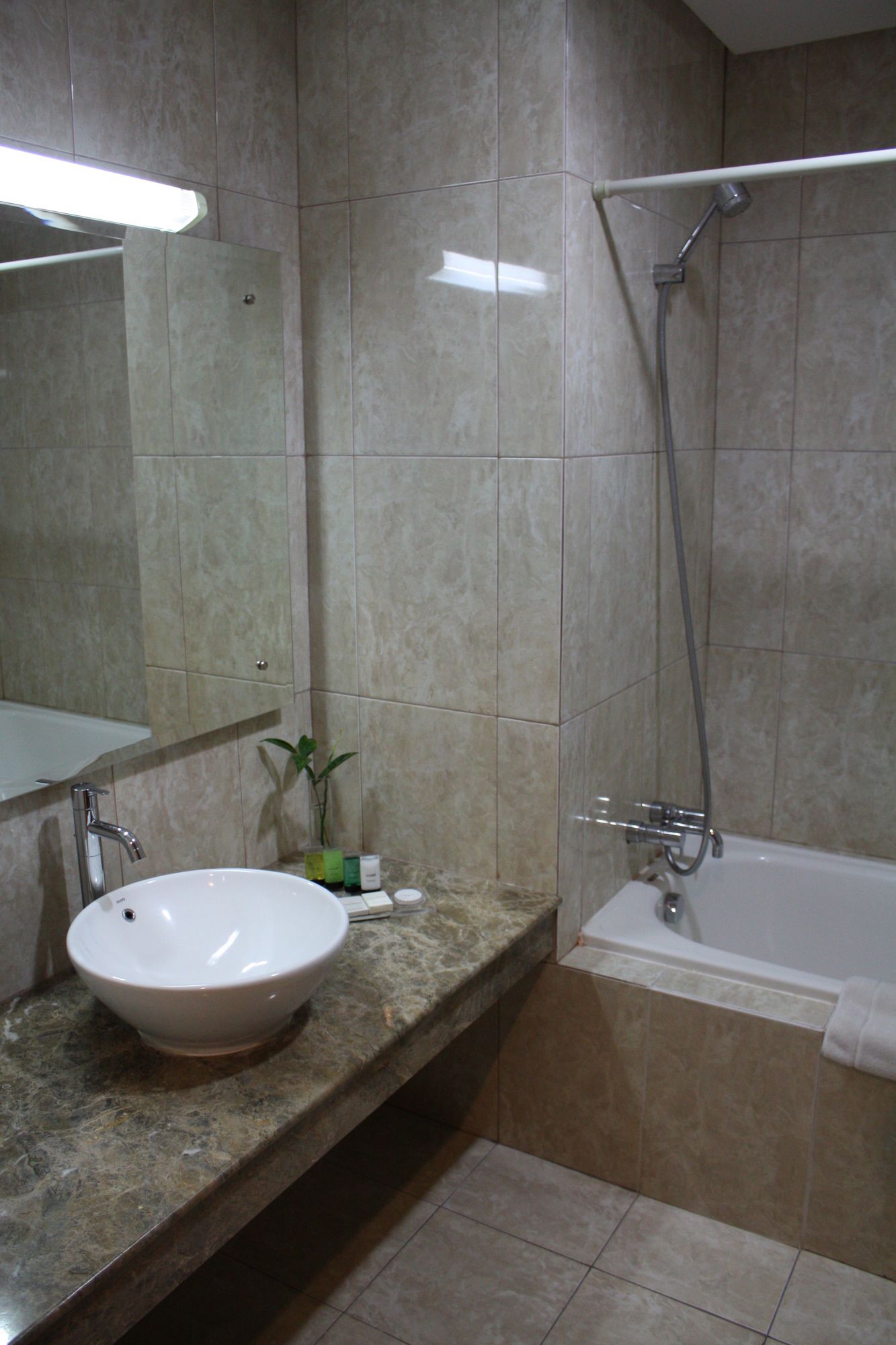 Фото Grand Pasundan Convention Hotel