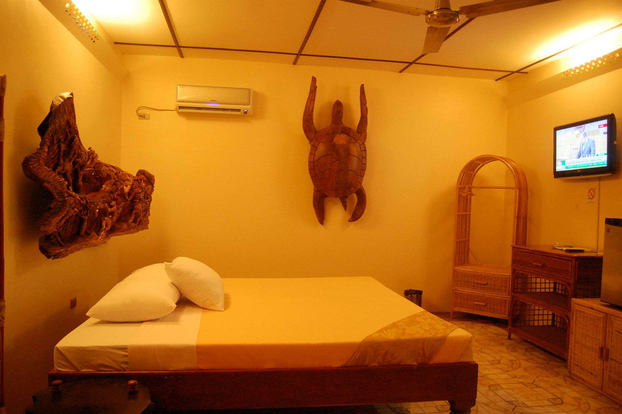 Фото Deep Forest Garden Hotel