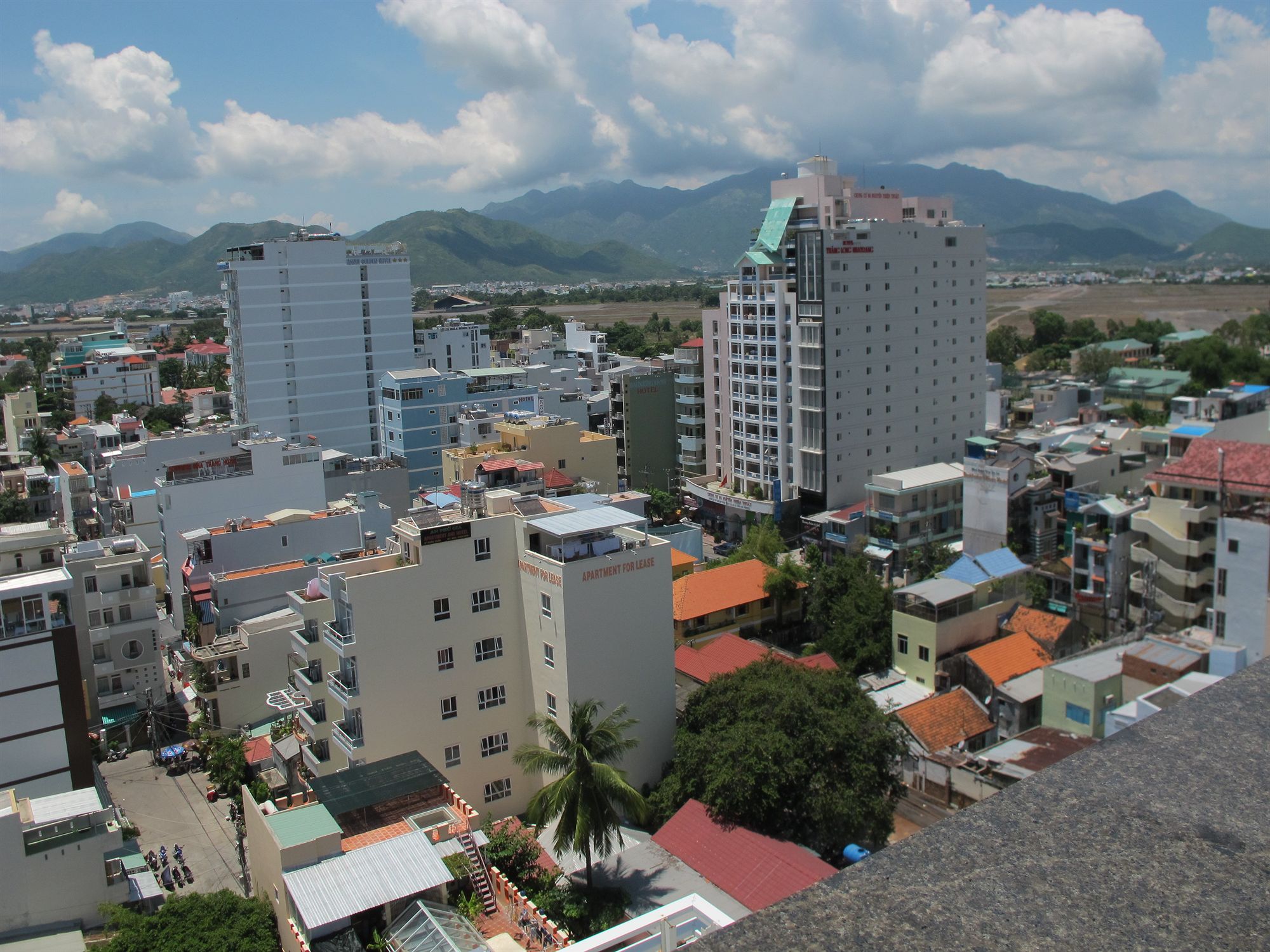 Фото Nhi Phi Hotel