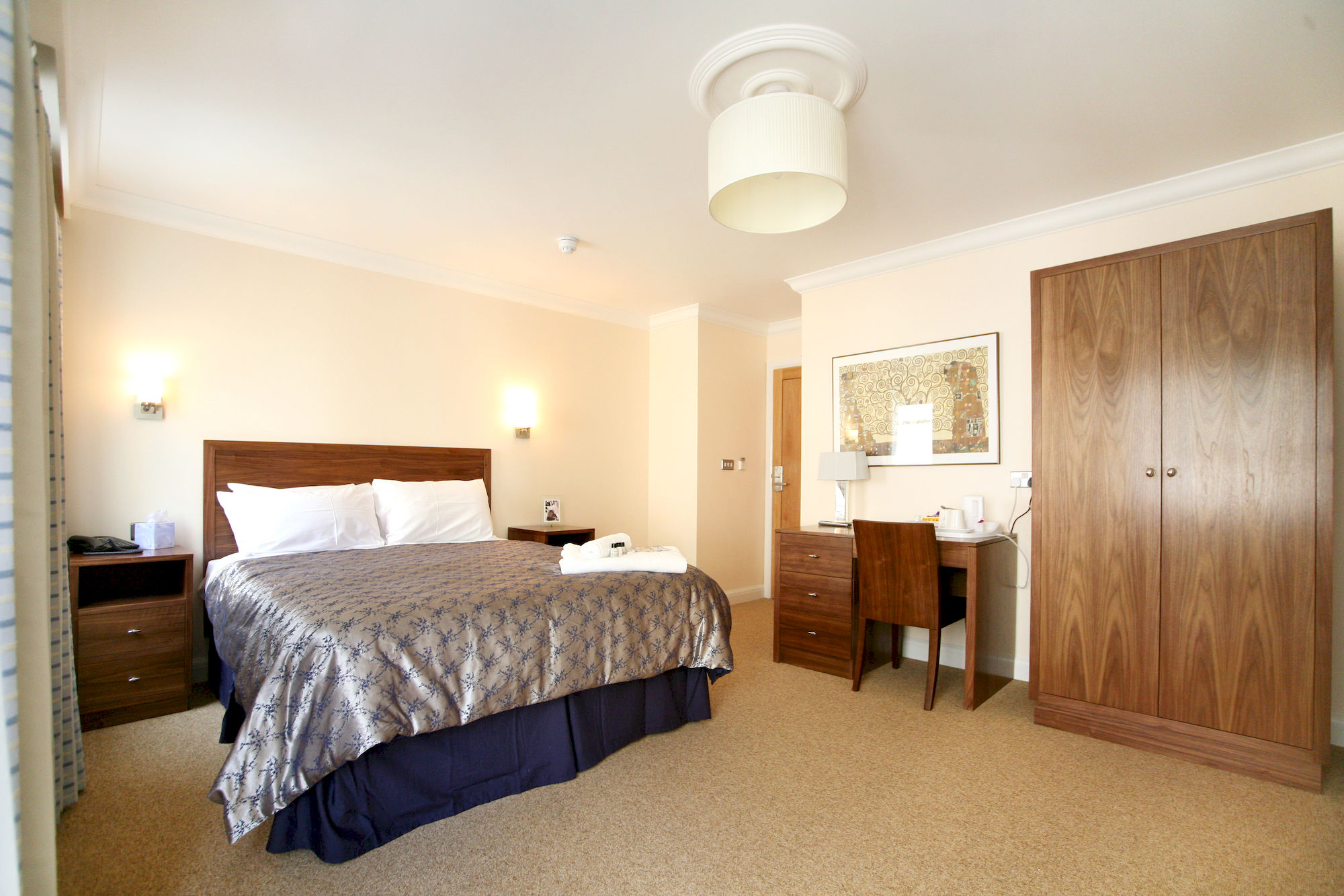 Фото Legends Hotel Brighton
