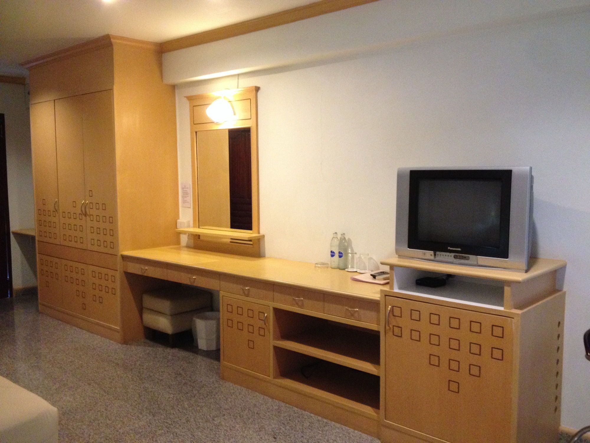 Фото Maneerote Hotel Surin