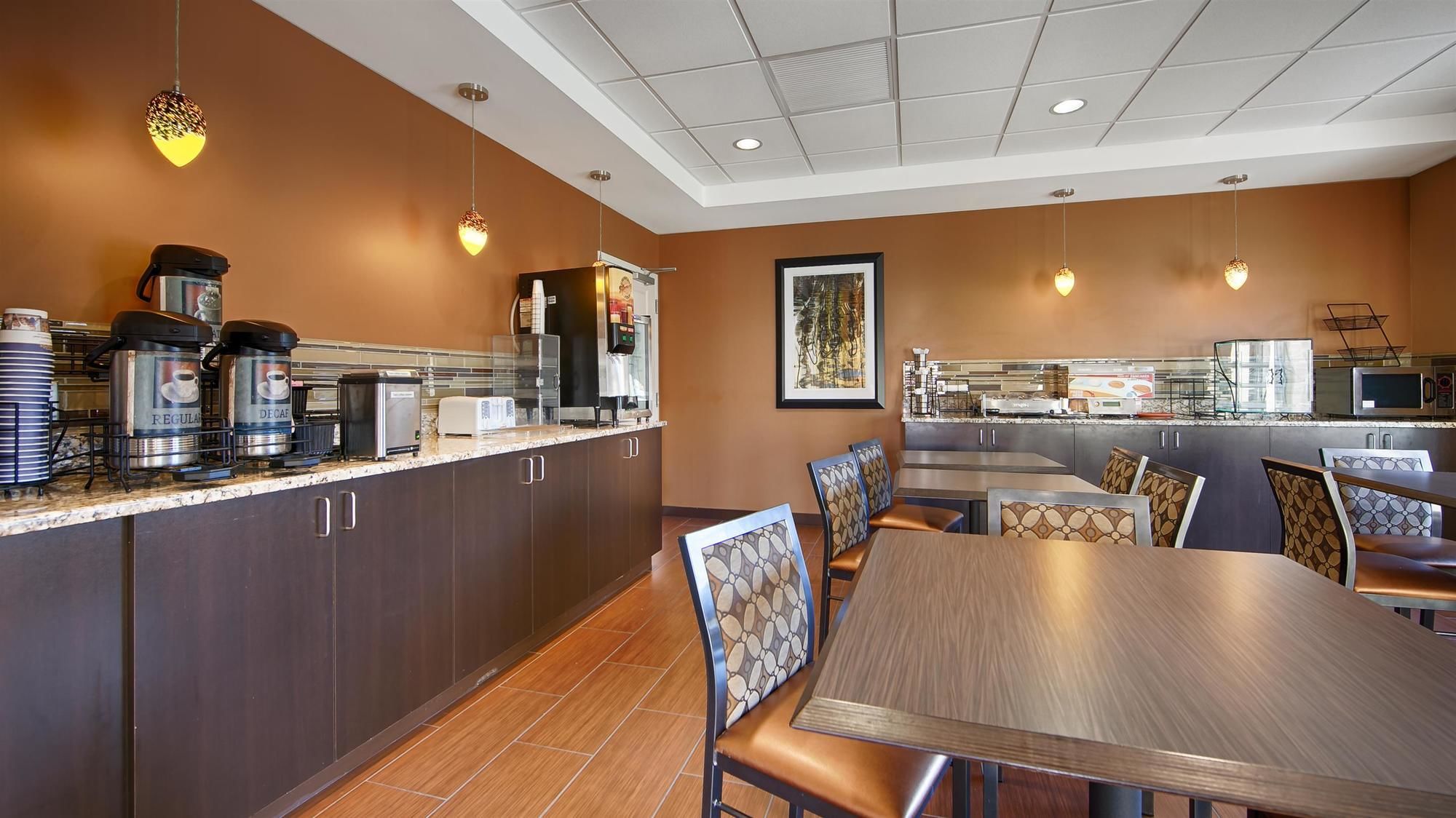 Фото Best Western Plus College Park Hotel