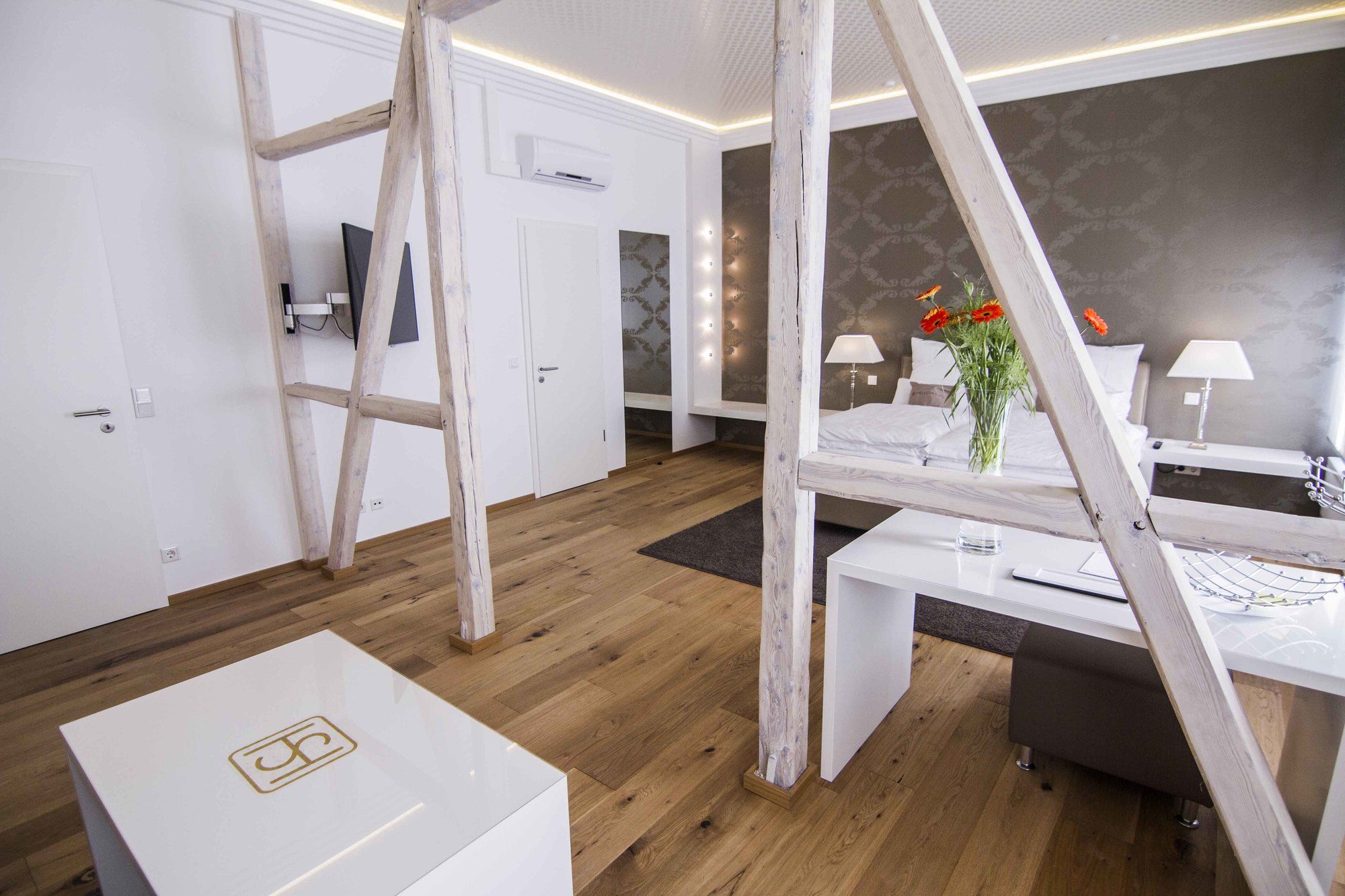 Фото Helvetia Suites