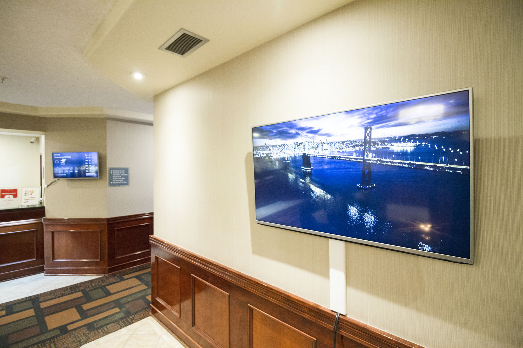 Фото Foxwood Inn & Suites