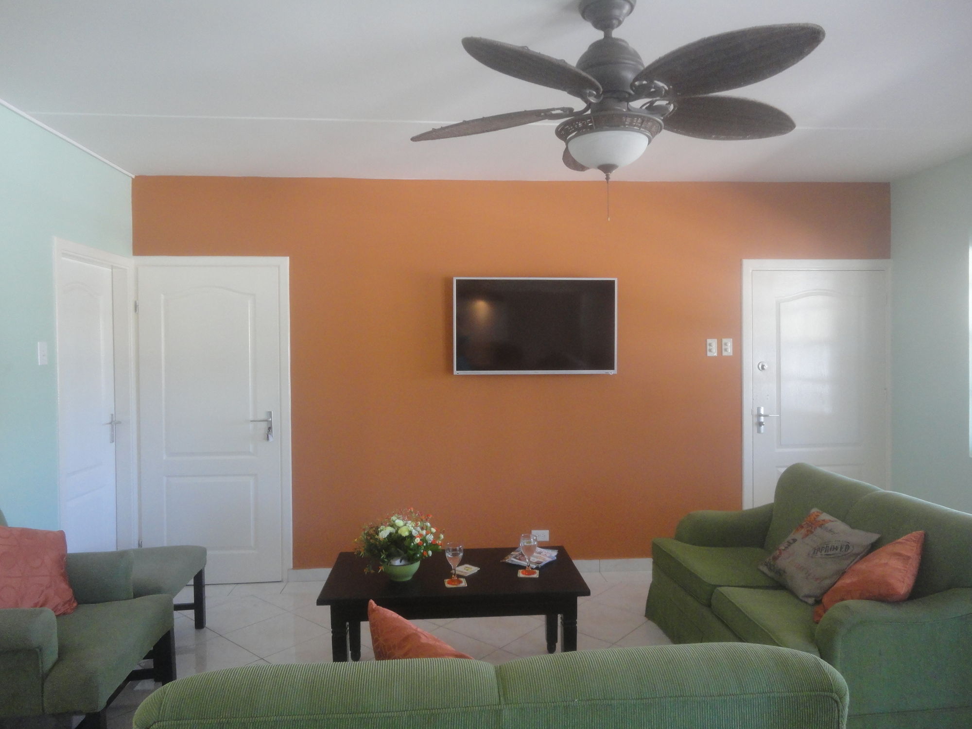 Фото Landslake Apartments