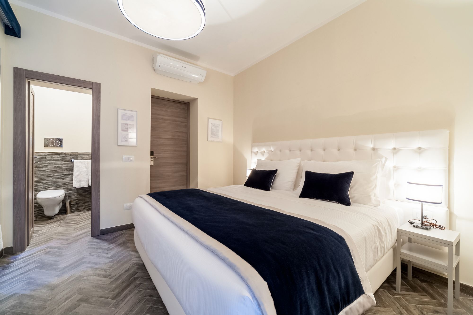 Фото Foro Romano Luxury Suites