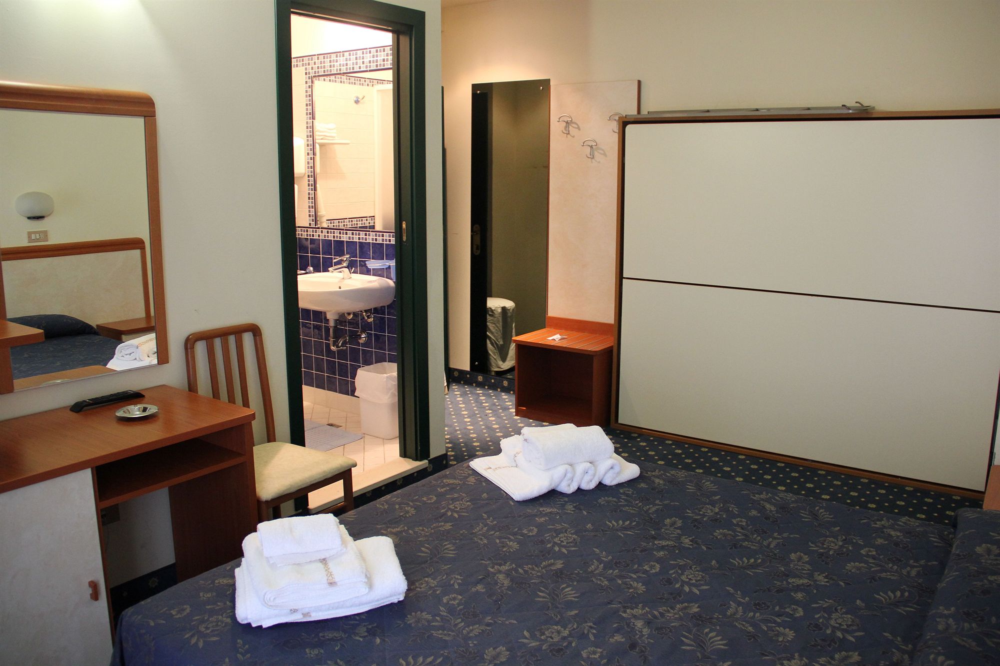 Фото Hotel River