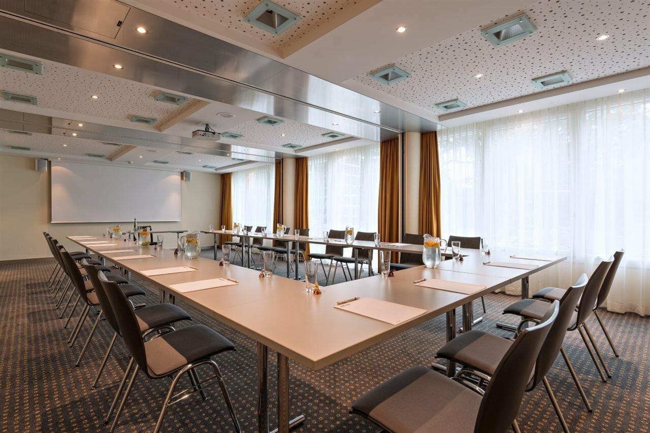 Фото Park Inn by Radisson Zurich Airport